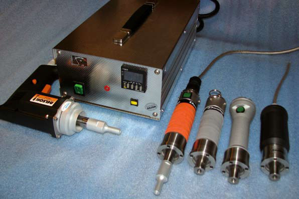 Ultrazvukový generátor a ultrazvukové kmitavé sústavy