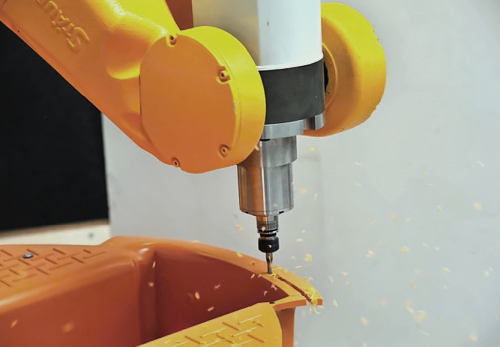 Obrábění plastů a kompozitních materiálů robotem Stäubli Obrábění plastů a kompozitních materiálů robotem Stäubli