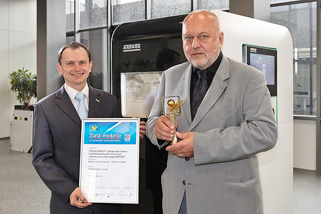 FREEFORMER od ARBURG-u byl oceněn Zlatou medailí v kategorii „nejlepší inovativní exponát“ FREEFORMER od ARBURG-u byl oceněn Zlatou medailí v kategorii „nejlepší inovativní exponát“