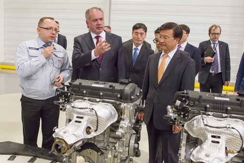 Prezident Slovenskej republiky navštívil závod Kia Motors Slovakia Prezident Slovenskej republiky navštívil závod Kia Motors Slovakia