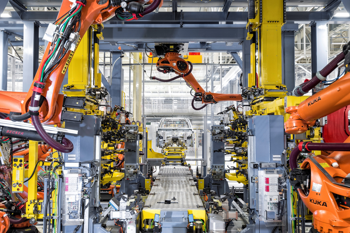 Volkswagen Slovakia zaína inštalova pol tisícky robotov do novej karosárne