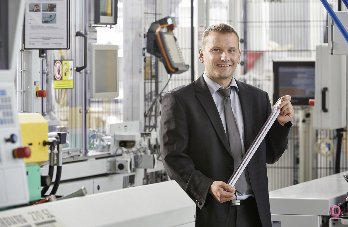 Stephan Sch&ouml;ne, pl&aacute;nov&aacute;n&iacute; projektů ve firmě H&B Electronic