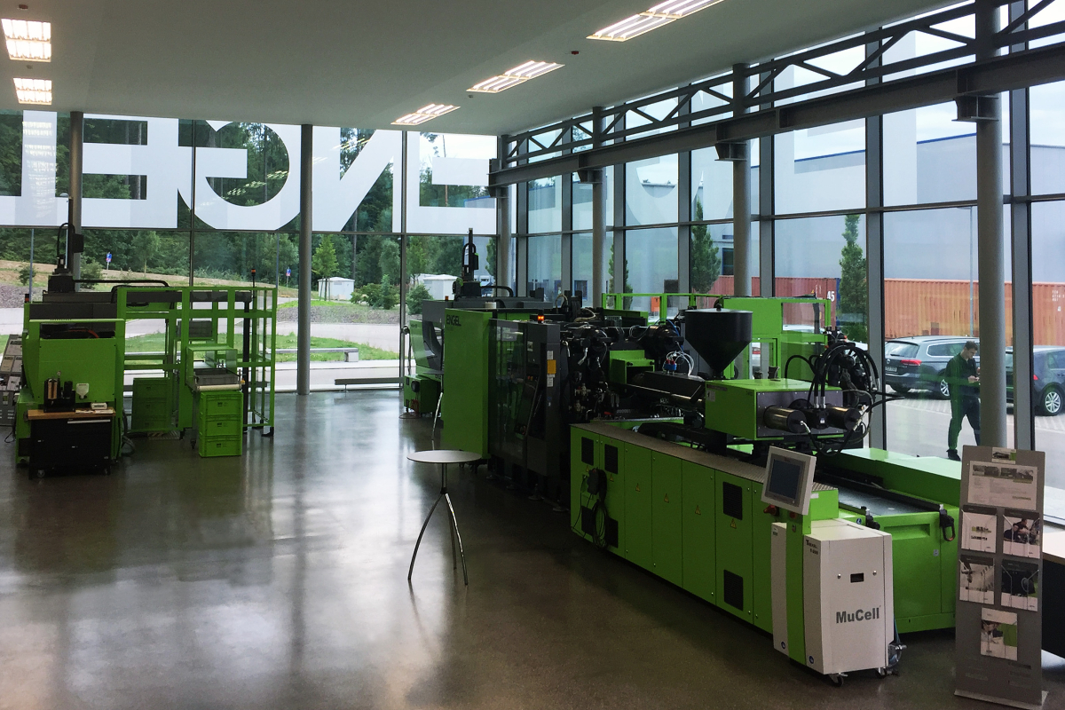 ENGEL Deutschland Technologieforum Stuttgart je od září kompetenční centrum pro MuCell. V technickém centru pobočky je zákazníkům firmy ENGEL trvale k dispozici zařízení pro vstřikování pěny ENGEL Deutschland Technologieforum Stuttgart je od září kompetenční centrum pro MuCell. V technickém centru pobočky je zákazníkům firmy ENGEL trvale k dispozici zařízení pro vstřikování pěny