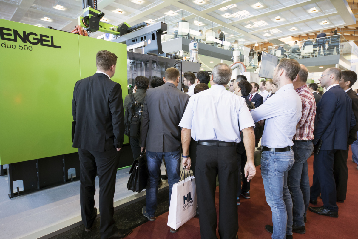 Množstvom n&aacute;ročn&yacute;ch aplik&aacute;ci&iacute; ENGEL na veľtrhu Fakuma 2017 op&auml;ť dok&aacute;zal svoje technologick&eacute; prvenstvo.