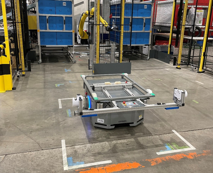  Omron LD250 so zdv&iacute;hac&iacute;m mechanizmom vyvinut&yacute;m firmou SELEX INDUSTRIAL