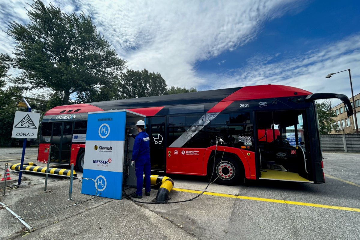 Slovnaft - vodíkové palivo, vodíkový autobus Slovnaft - vodíkové palivo, vodíkový autobus