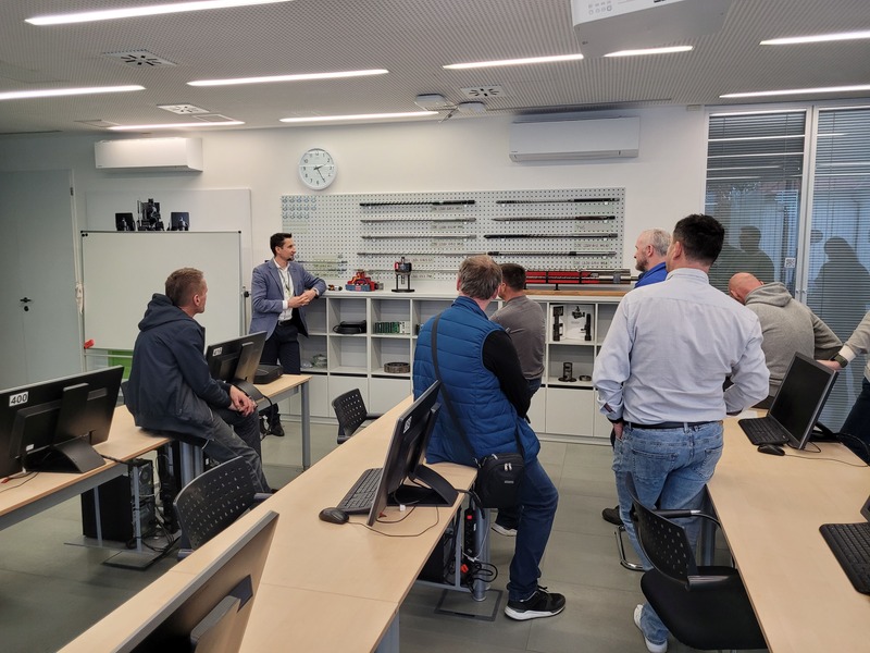 Plastifikačn&iacute; komponenty a produkty - &scaron;neky, v&aacute;lce, uz&aacute;věrky pro zpracov&aacute;n&iacute; různ&yacute;ch materi&aacute;lů ENGEL CZ s.r.o.