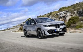 BMW iX3 přichází: Výroba probíhá v novém závodě v Debrecínu