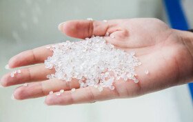 Lifocolor s.r.o. radí: Jak vybrat vhodnou velikost granulátu do výroby