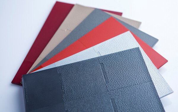 Barevné vzorky jsou standardem v designu – GRAFE rozšiřuje svou osvědčenou službu pro OEM a partnery v oblasti designu i mimo automobilový průmysl